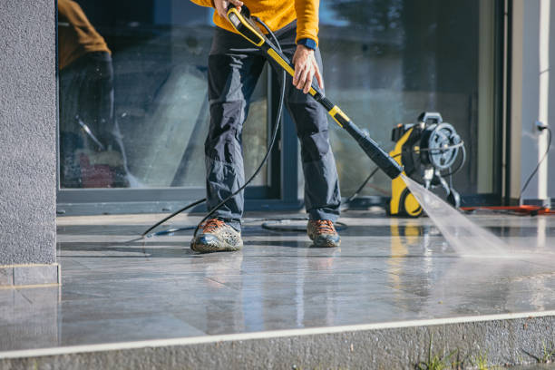 Best Roof Power Washing Services  in Le Sueur, MN